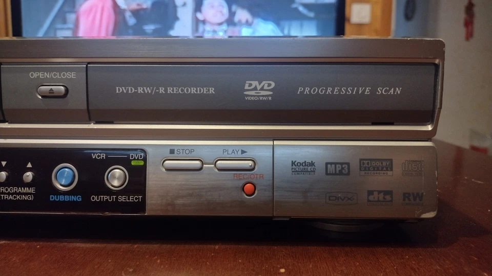 SHARP MASTERIZZATORE COMBO VHS DVD DV-RW360, 6 TESTINE STEREO CON TELECOMANDO - Immagine 4 di 4