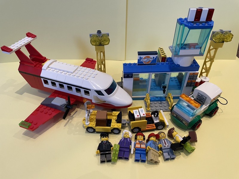 LEGO City Central Airport 60261 Set 100% Complete With Instructions