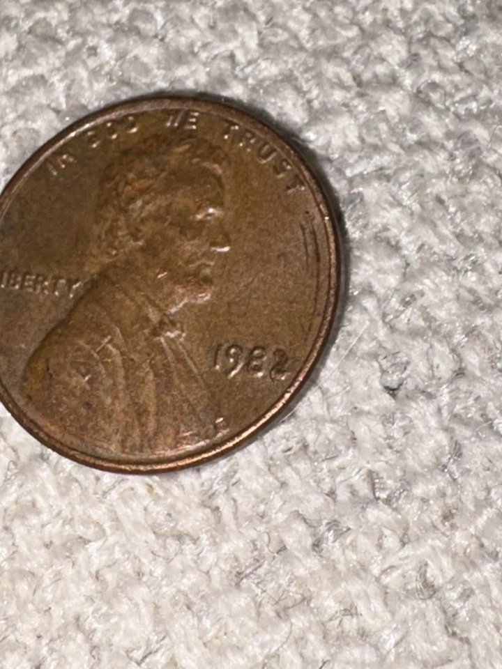 1982 Lincoln Memorial Cent. Large Date. Strike Error. - Image 3 of 4