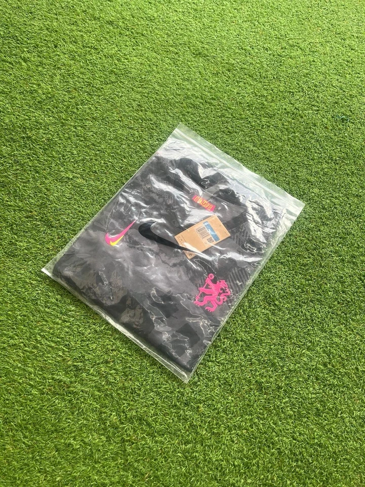 LIMITED CHELSEA FC Jersey- Exotic graphic Tee - Imagen 2 de 4