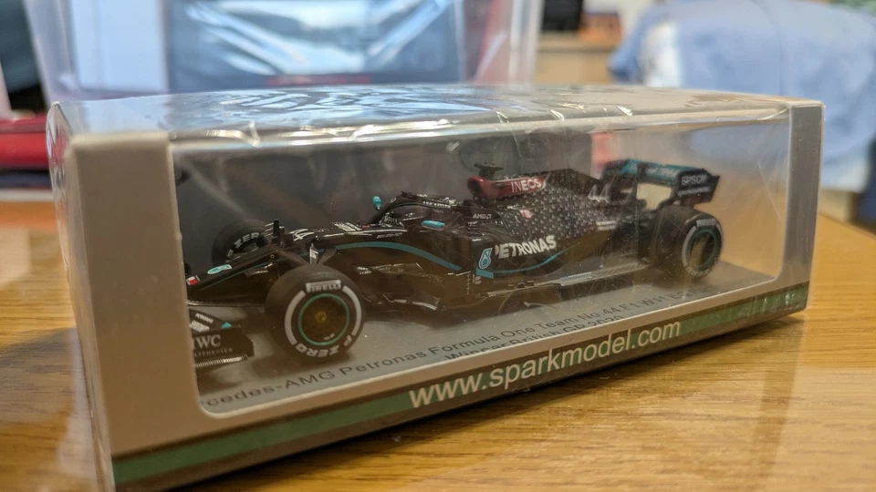 SPARK Mercedes AMG W11 #44 Hamilton Winner British GP 2020 1/43 - F1 S6477 - Immagine 4 di 4