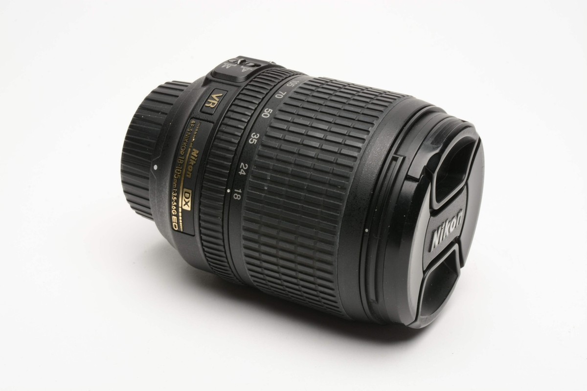 Nikon AF-S 18-105mm f3.5-5.6G ED DX VR zoom lens, caps, very Nikon AF-S 18-105mm f3.5-5.6G ED DX VR zoom lens, caps, very