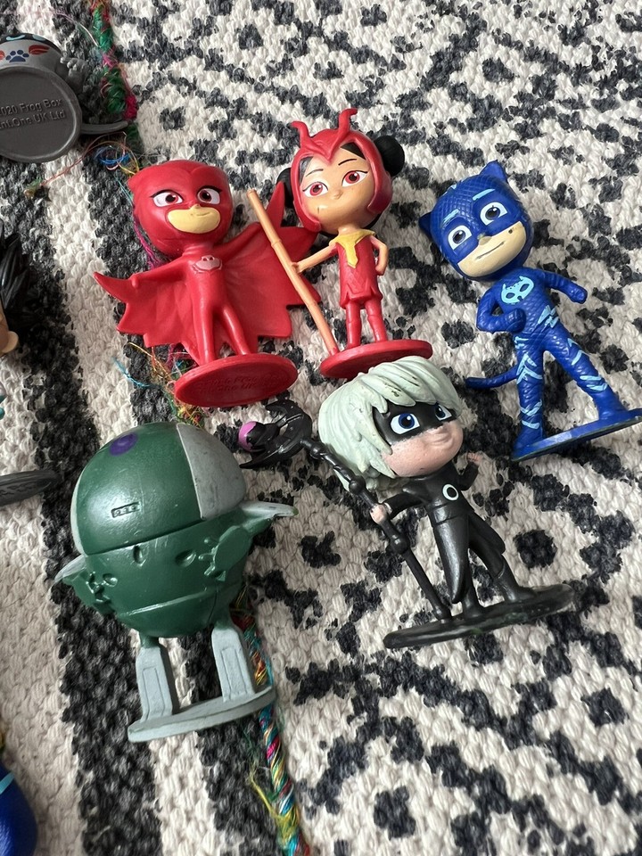 PJ Masks Disney Toy Figures Vehicles Huge Lot Wolfies / Armadylan