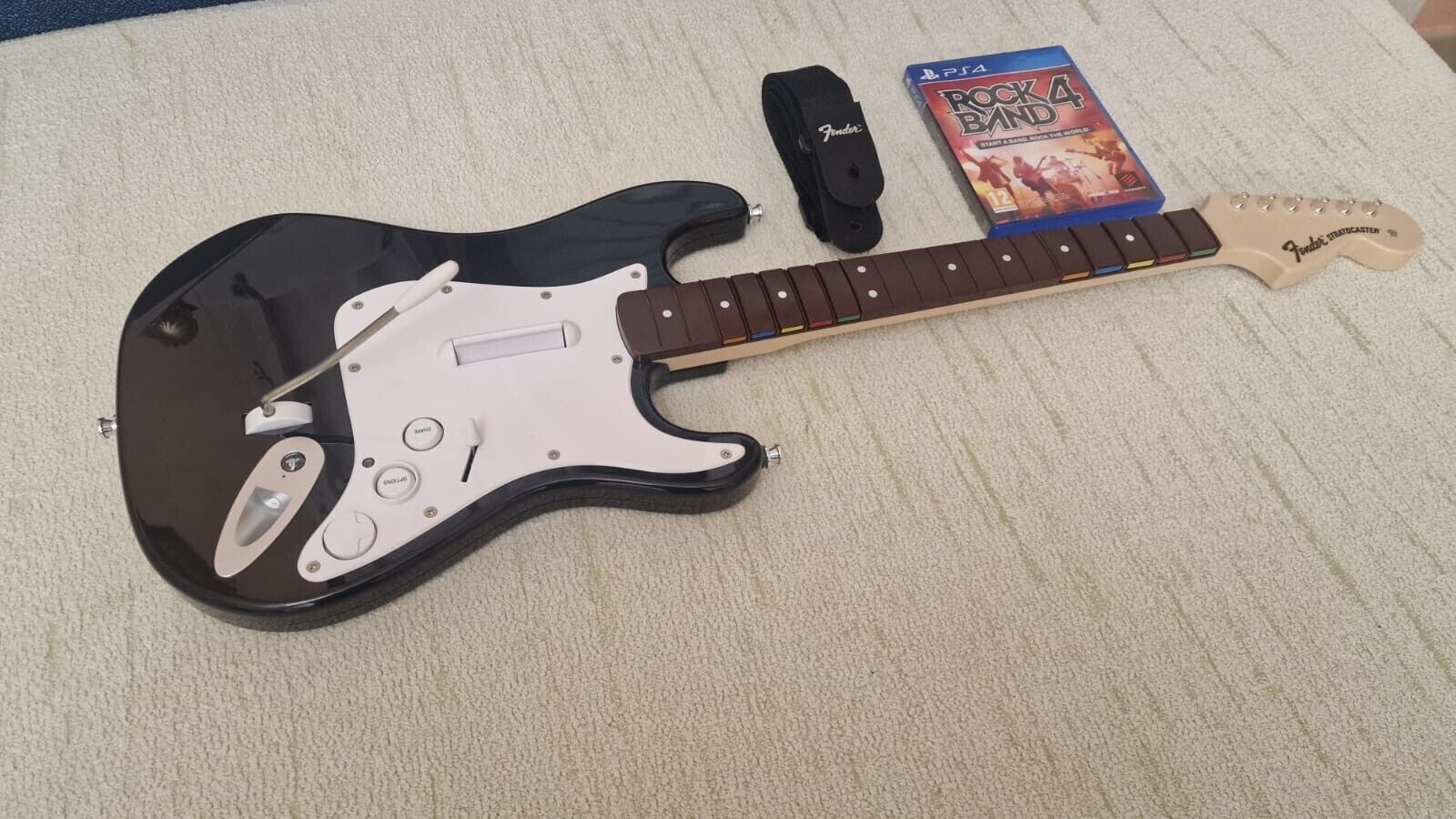 Rock Band 4 Fender Stratocaster + jeu pour PS4 / PS5 / FORTNITE