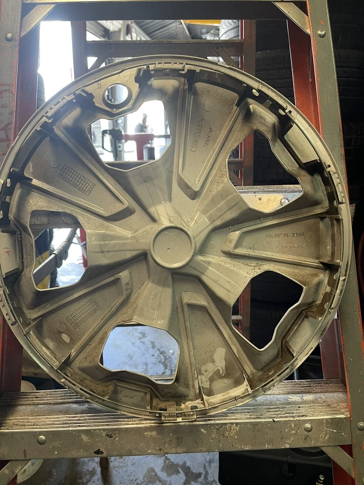 Tapacubos Subaru Forester 2019 2020 2021 2022 OEM de fábrica 17" usado Foto 2 de 2