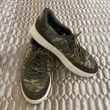 Kizik Youth Size 6 Camo Lace Up Hands Free Athletic Shoes. Excellent Cond.