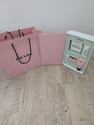 PRADA Paradoxe  Eau de Parfum und viele weitere Items exklusives Geschenkset