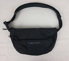 Riñonera Calvin Klein negra con correa ajustable de nailon negra con cremallera