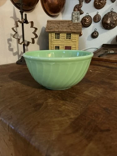 Fire King Oven Ware Jadeite Swirl 8” X 4” Dia. Mixing Bowl Green Made in U.S.A.