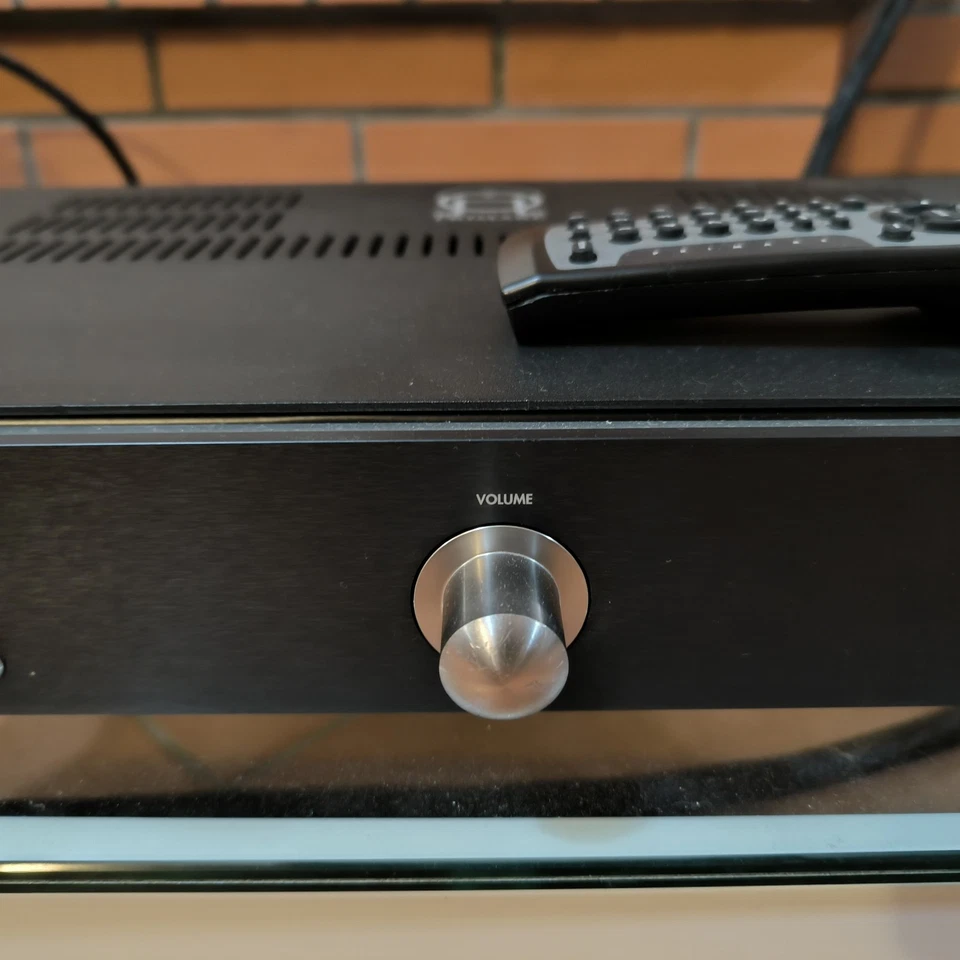 amplificatore integrato Primare A10 + Telecomando C22 - Condizioni Impeccabili - Immagine 3 di 4