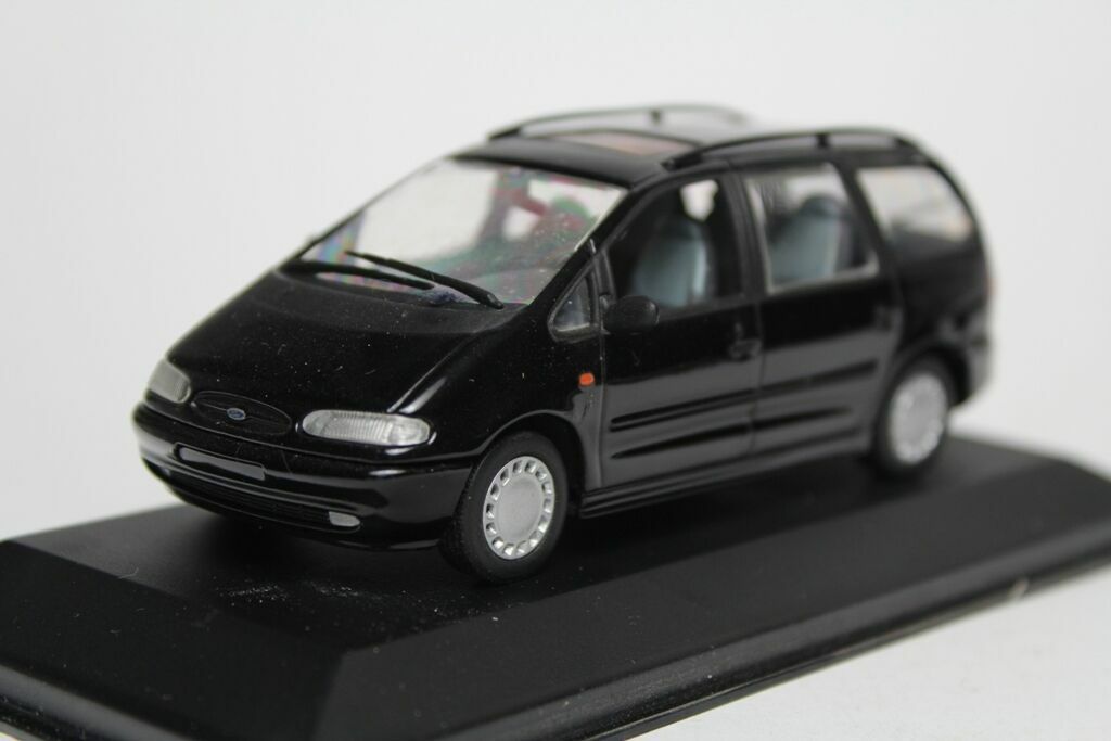 Ford Galaxy 1995 MK1 Noir Minichamps - La Miniature Nostalgie des Voyages en Famille