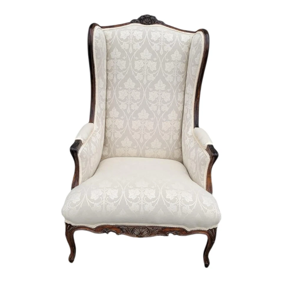 超大乡村法国翼背扶手椅雕刻木质奶油锦缎内饰 — 第 2/4 张图片