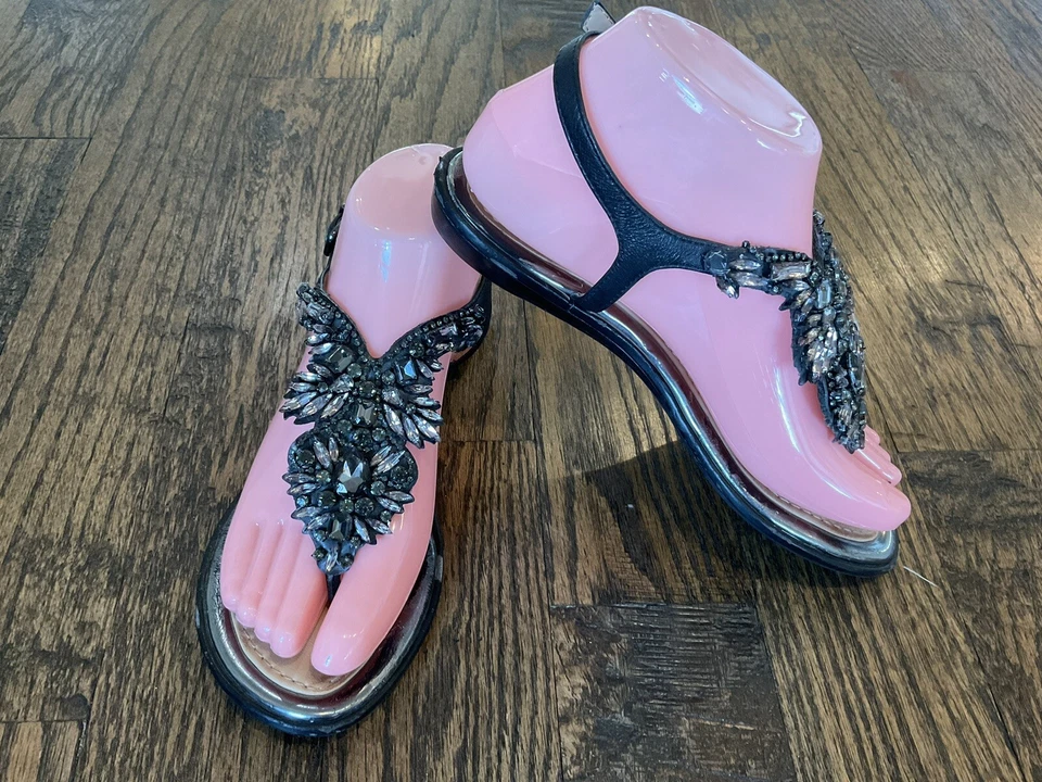 Sandalias Antonio Melani Tanga Estrás Eslinga Trasera Para Mujer Talla EE. UU. 6.5 Negras Foto 2 de 4