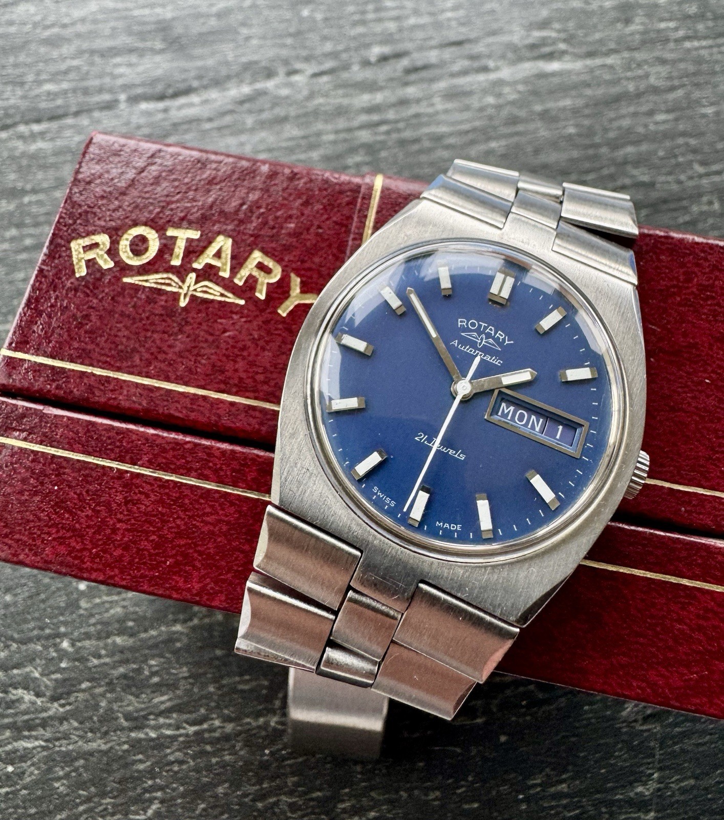 ROTARY VINTAGE CIRCA:1970’s LOVELY WRISTWATCH DAY/DATE AUTOMATIC MEN - vintagewatches.pk