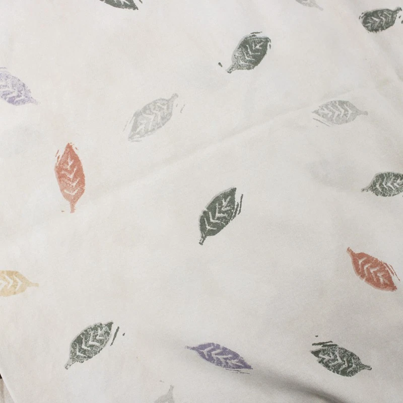 Lot of Matching Unbranded Flat Bedsheet & 3 Pillowcases Leaf Pattern - Image 4 of 4