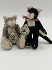Two Boyd s T.F. Wuzzies Jointed Cars 3  Black...
