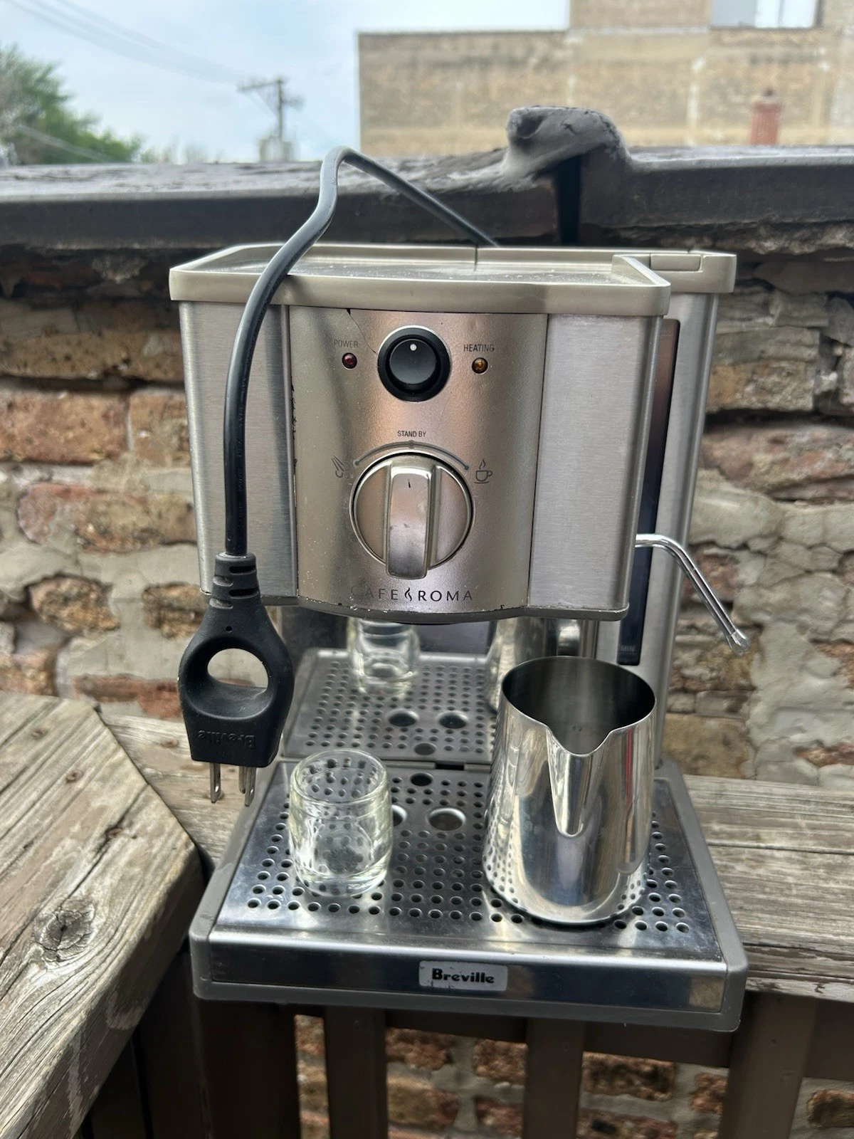 Breville ESP8XL Cafe Roma Stainless Steel Espresso Machine -Missing Portafilter
Opens in a new windo