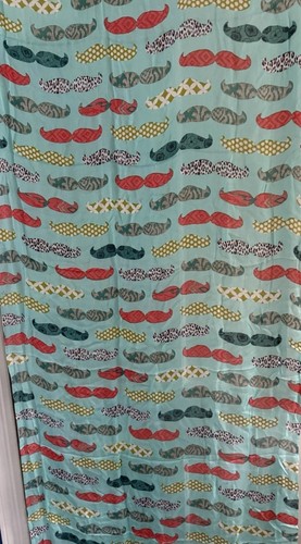 Look leichter grüner Schal mit Schnurrbärten Muster 76’’ x 30’’ Neu mit Etikett - Bild 2 von 4