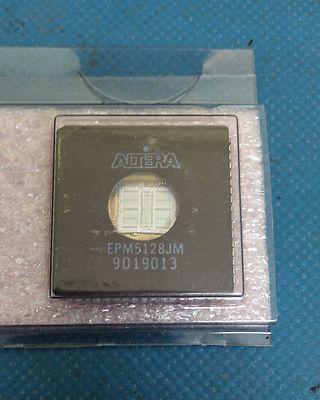 1x ALTERA, EPM5128JM komplexes löschbares programmierbares Logikgerät 68 PLCC Keramik