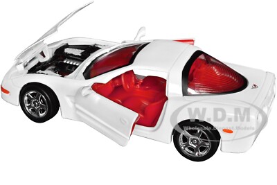 1997 CHEVROLET CORVETTE C5 WHITE W/RED INTERIOR 1/24 DIECAST CAR