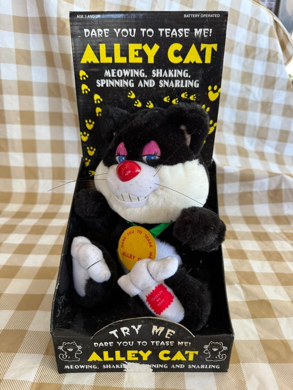 NIB Vintage 1997 Alley Cat Plush Interactive Meows/Shakes Dare You To Tease Me