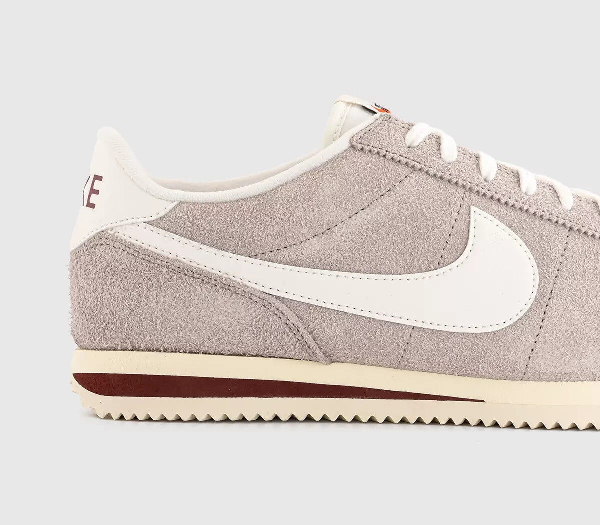 国内配送 NIKE CORTEZ SE COLLEGE GREY/SAIL-DARK TEAM RED 1347019.jpg