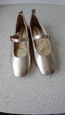 Stradivarius Gold Single Bar Flat Shoes