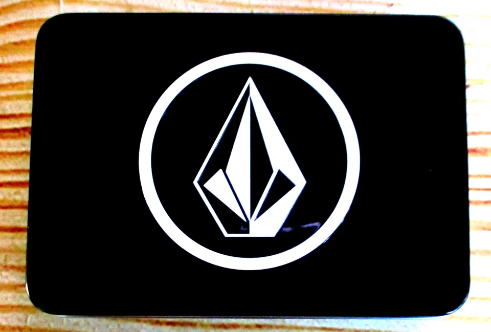 MENS VOLCOM BLACK BIFOLD WALLET WITH TIN GIFT BOX - Image 3 of 3
