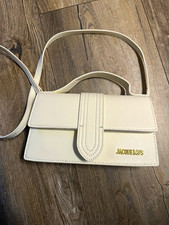 Jacquemus Damen Schultertasche Leder Weiß Logo Steppnähte verstellbar