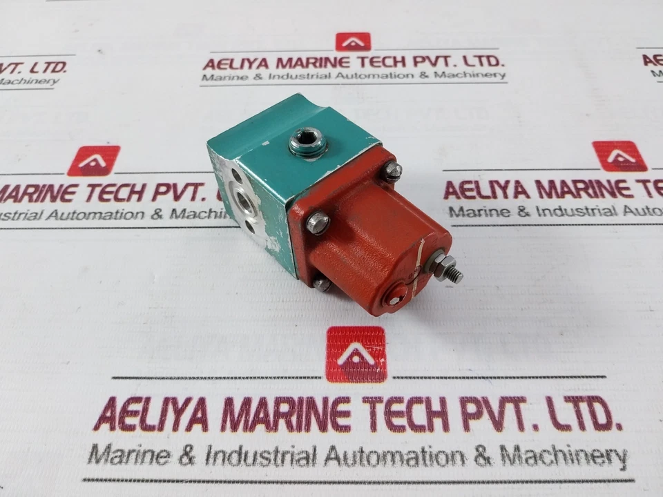 CUMMINS 3054609 Combustible Electroválvula 24Vdc 3239601 - Imagen 4 de 4