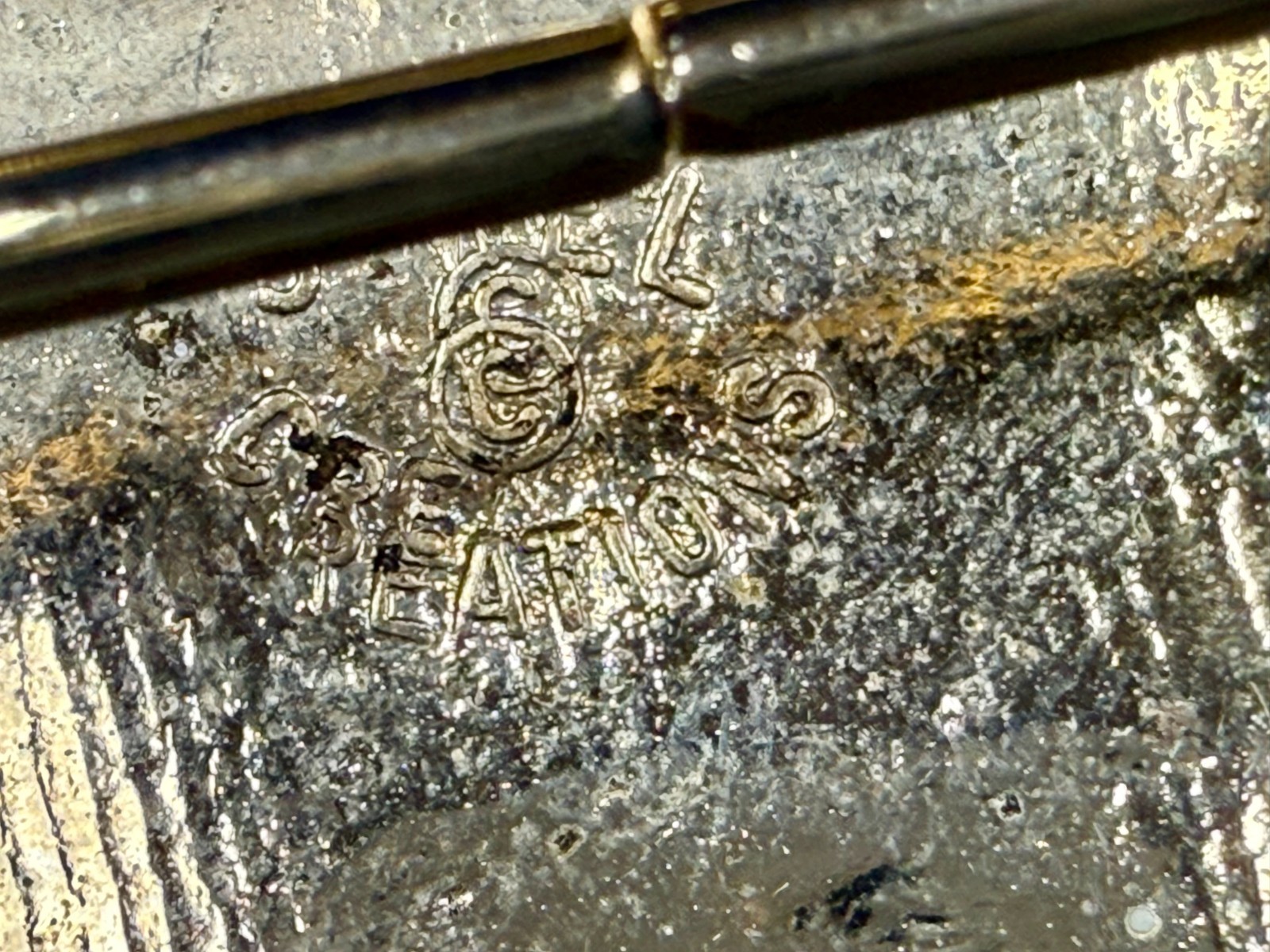 Maple Leaf  Interlocking Two Piece Vintage Gold T… - image 10