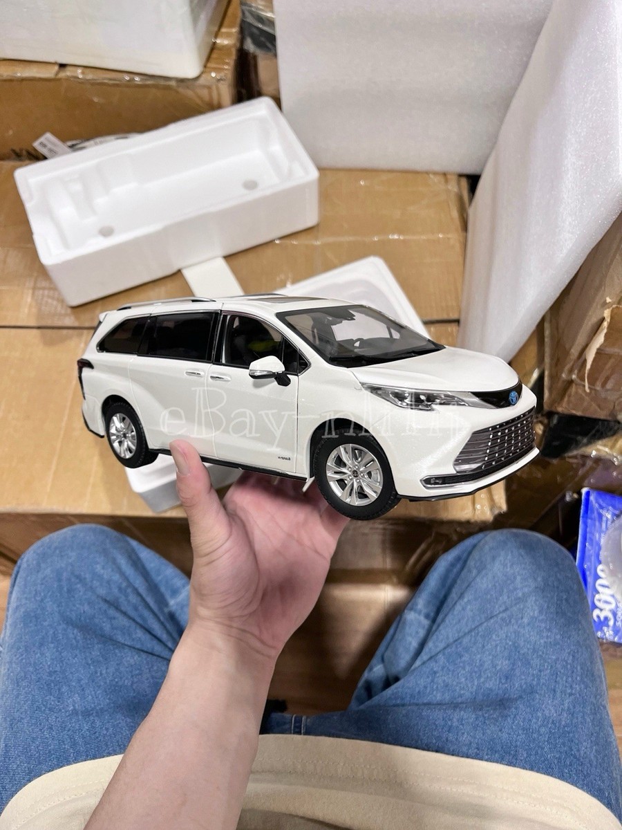 Toyota Sienna Diecast Model Cars 1:18 Scale 2021~2025 Toyota
