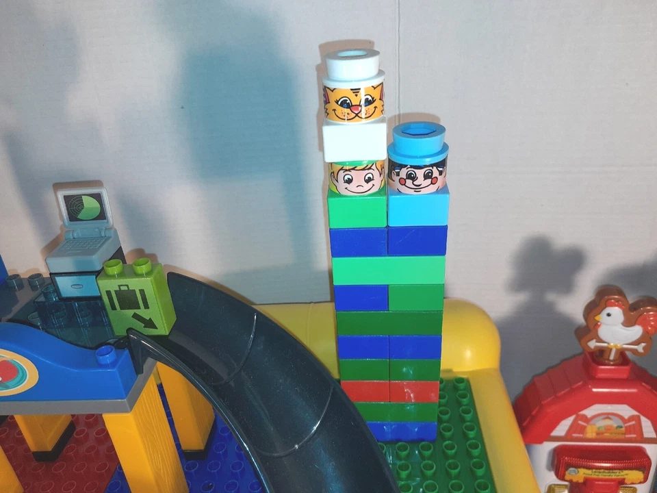 Mixed Lot...Mega Bloks Storage Lap Table Blocks & Leap Frog Building Blocks - Image 3 of 4