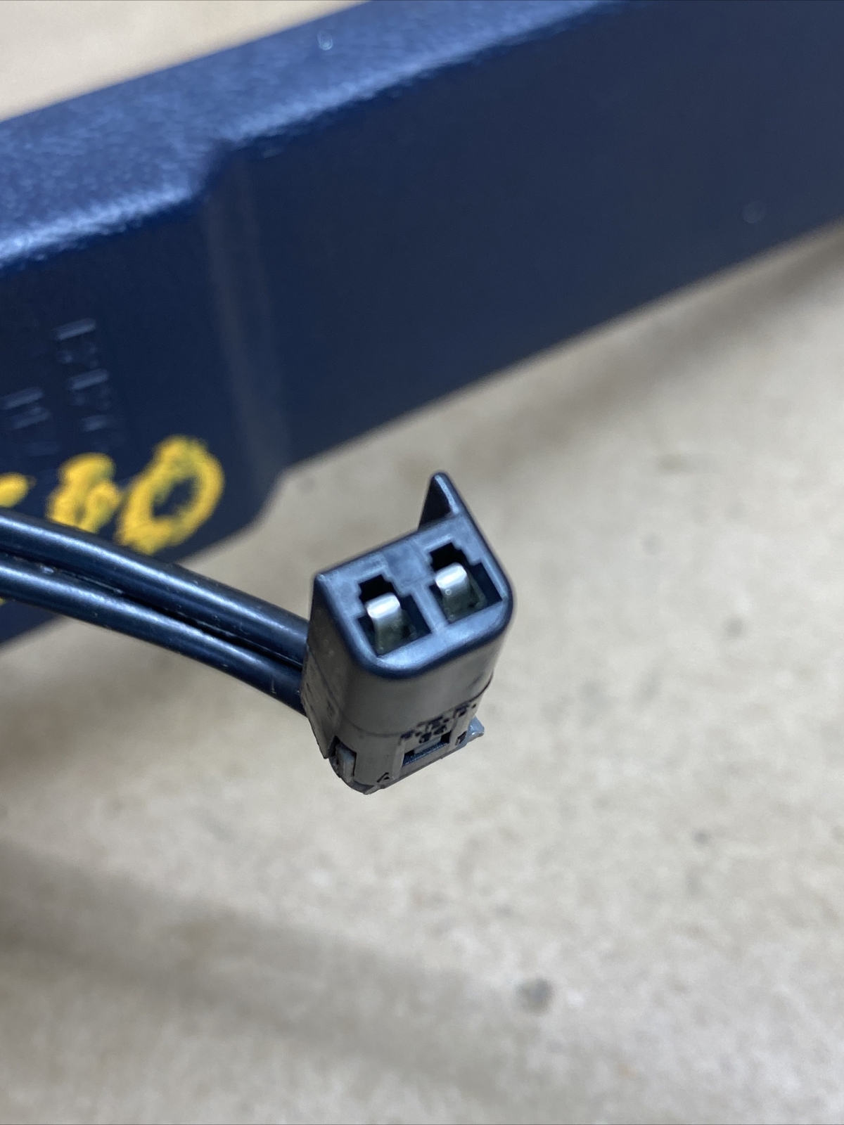 1998 CHEVROLET C1500 EXTENDED CAB LEFT BENDIX STYLE SEAT BELT RECEIVER