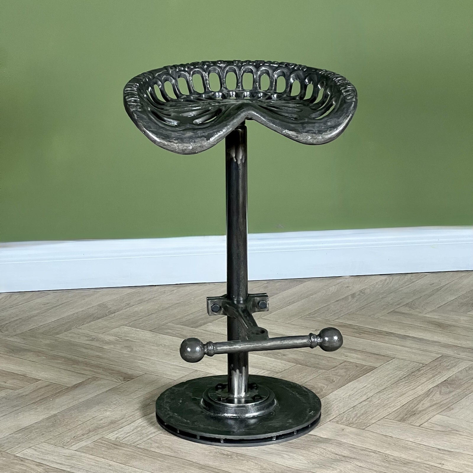 Elm Home And Garden Tractor Seat Breakfast Kitchen Pub Cafe Bar Stool Grey Cast