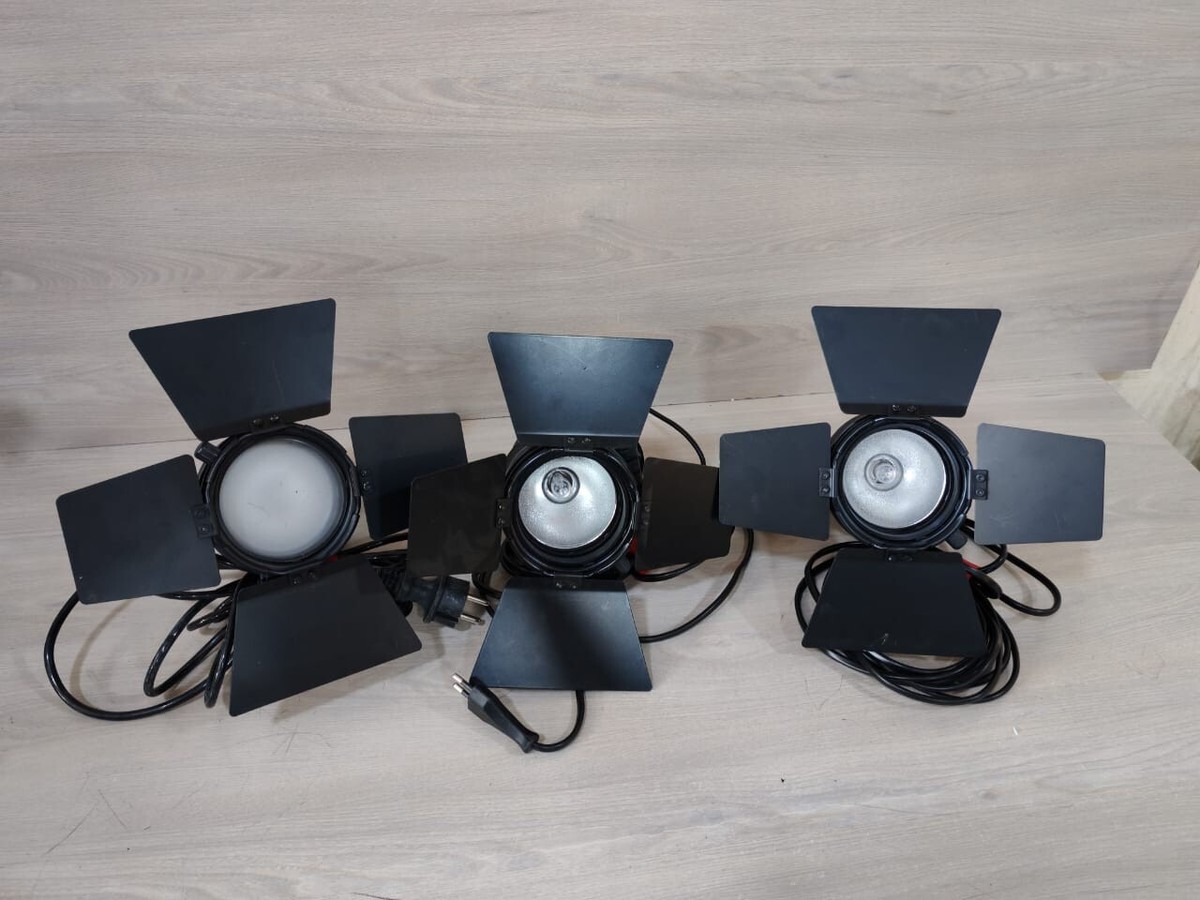 Sachtler Reporter Light Kit: 3x300H (300W) Lights w/Stand