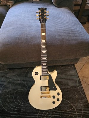 2009 Gibson Les Paul Studio Alpine White with Ebony Fretboard with original case