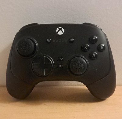 Razer Wolverine V2 Pro Wired USB Controller Xbox Series X|S Xbox One PC