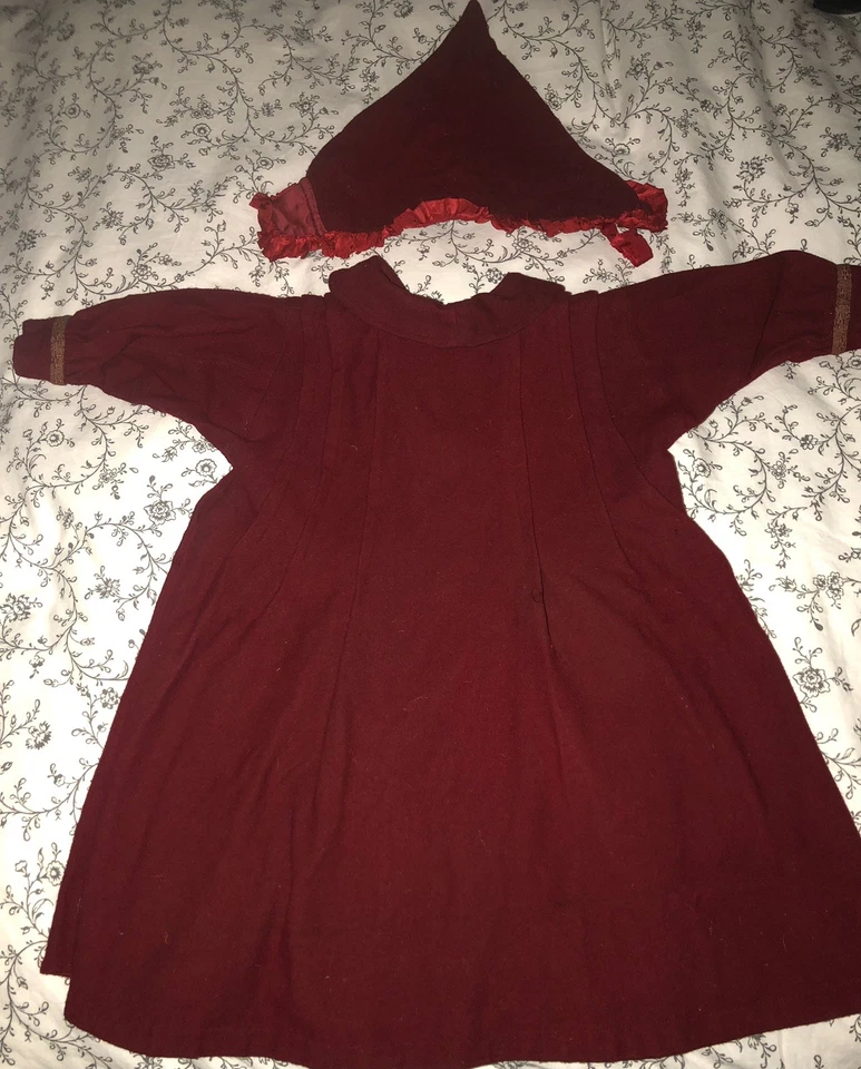 Antiguo abrigo y sombrero para muñeca de 20-22” - lana roja oscura con ribete bordado - Alemania Foto 2 de 4