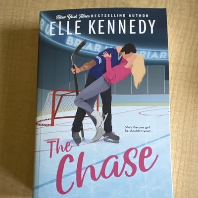 The Chase (Briar U) by Elle Kennedy, Bloom Books, YA Hockey Romance, PB