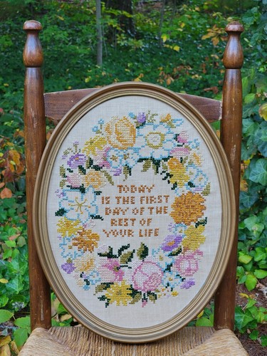 Ancienne broderie religieuse XIXe | This is Vintage