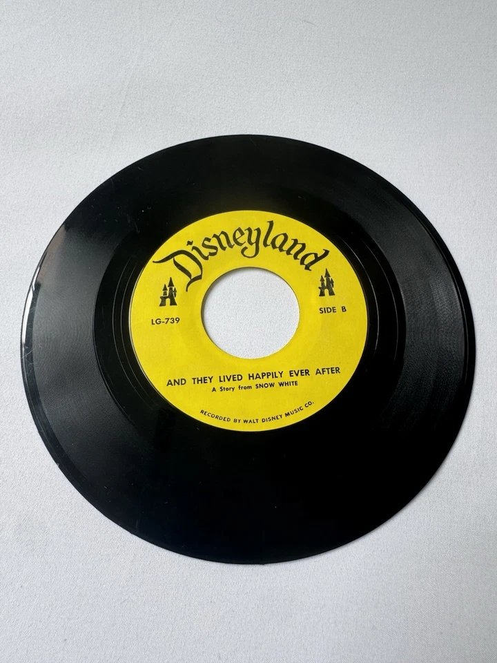 Vintage Walt Disney's Record Snow White Seven Dwarfs LG-739 45 RPM CASTLE LOGO Foto 3 de 4