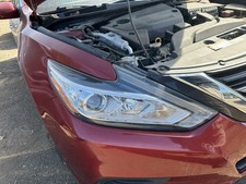Used Right Headlight Assembly fits: 2016 Nissan Altima Sdn halogen chrome housin