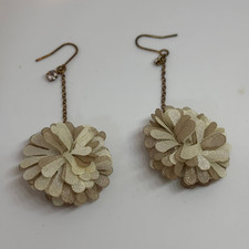 This offer is applicable to the purchase of 10 or more items ONLY. earring #6008