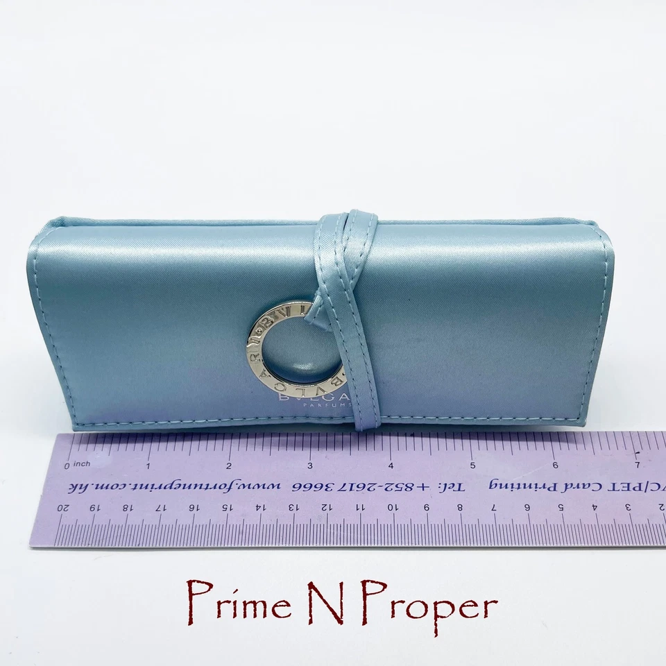 Bolso sin asas Bvlgari azul satinado maquillaje perfumes Foto 4 de 4