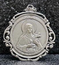 Wonderful artisanal St. Therese silver 13 grams amazing details on edge