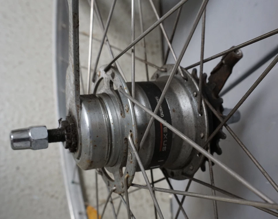 A022-270: Laufrad Satz 28 Zoll mit Shimano Nexus Nabendynamo  - Bild 2 von 4