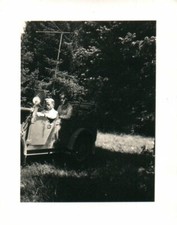Photo, WW2, MG.Btl.11, standard passenger car as radio car, c 5026-1412