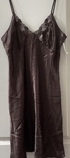 New Women s Night Gown Size: Medium