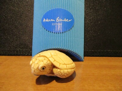 Harmony Kingdom Adam Binder Turtle Ivory Colored Marble Resin Palm Charm SGN